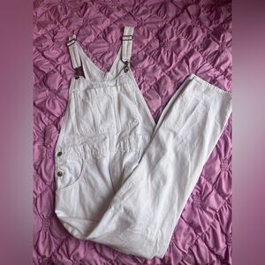 NWOT!! American Eagle White Denim 90s Boyfriend Overalls — Size Medium!!